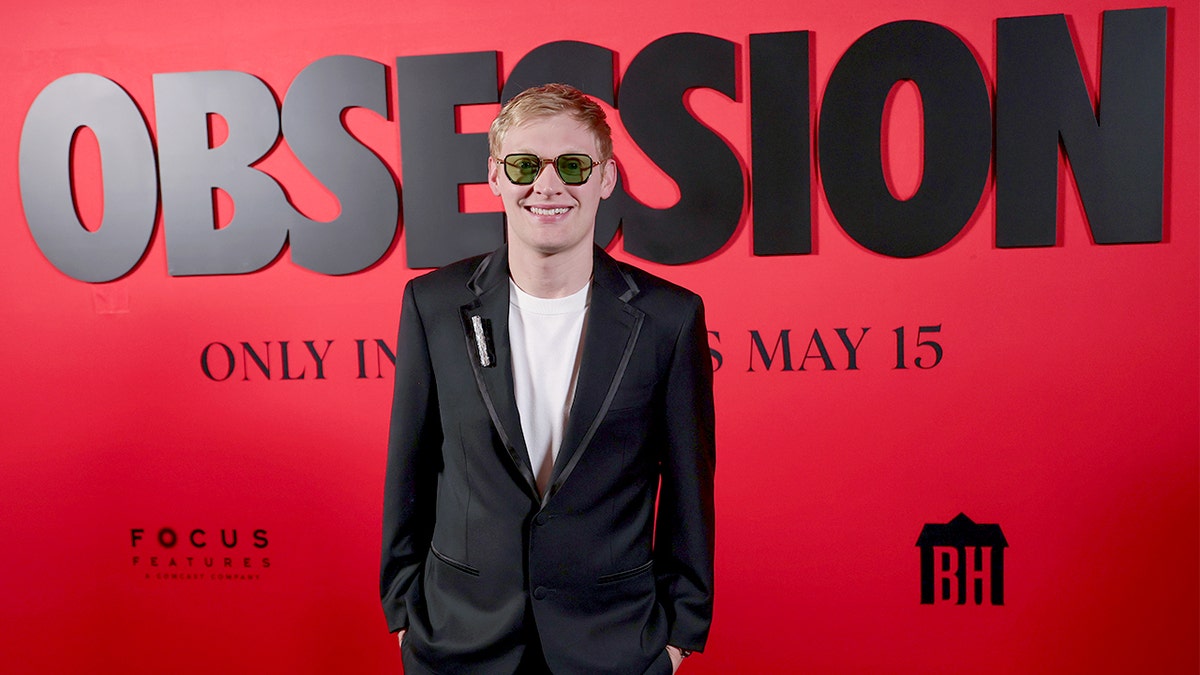 Curry Barker en el estreno de «Obsession»