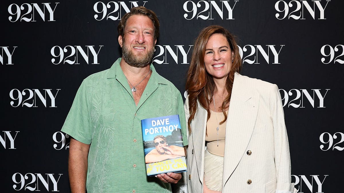Dave Portnoy e Erika Ayers Badan juntos na 92NY em Nova York