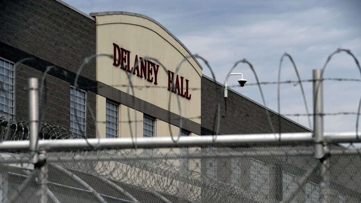 Manifestantes, políticos y ICE se reunieron frente al centro de inmigración Delaney Hall, en Newark(Nueva Jersey).