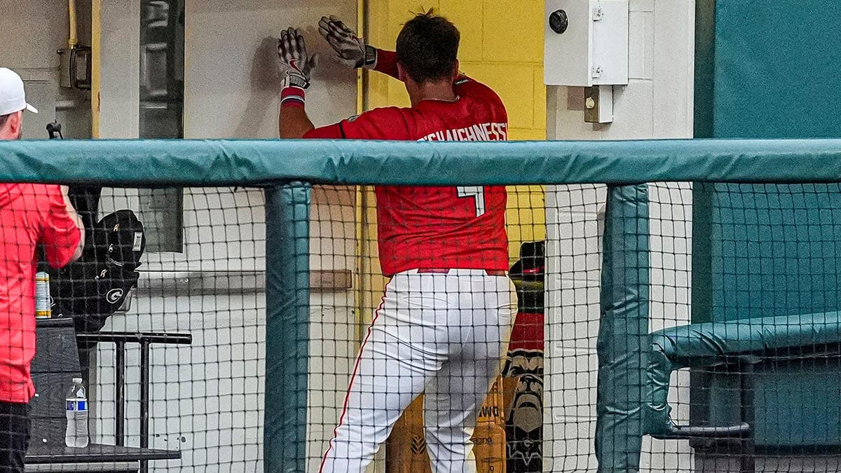Michael , de Georgia , reacciona tras batear un jonrón en el Foley Field