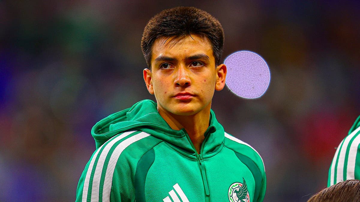 Mexico midfielder Gilberto Mora standing during the national anthem at the Alamodome.