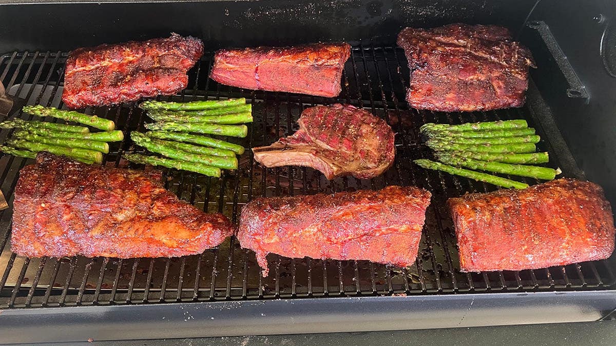 Screencaps reader Montana Tim sends in his hog ribs that