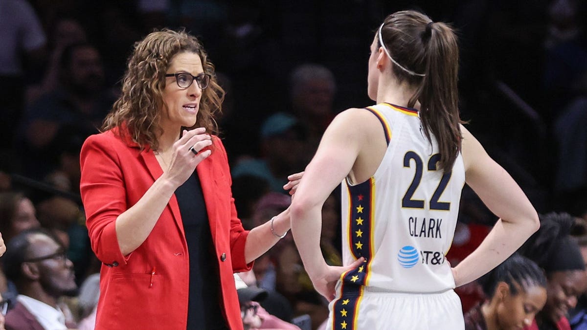 Indiana Fever head coach Stephanie White talking with guard Caitlin Clark during a basketball game at Barclays Center