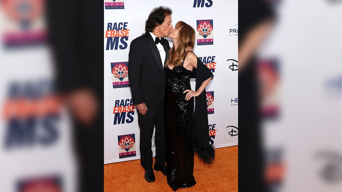 John Zambetti and Jane Seymour kiss on the red carpet