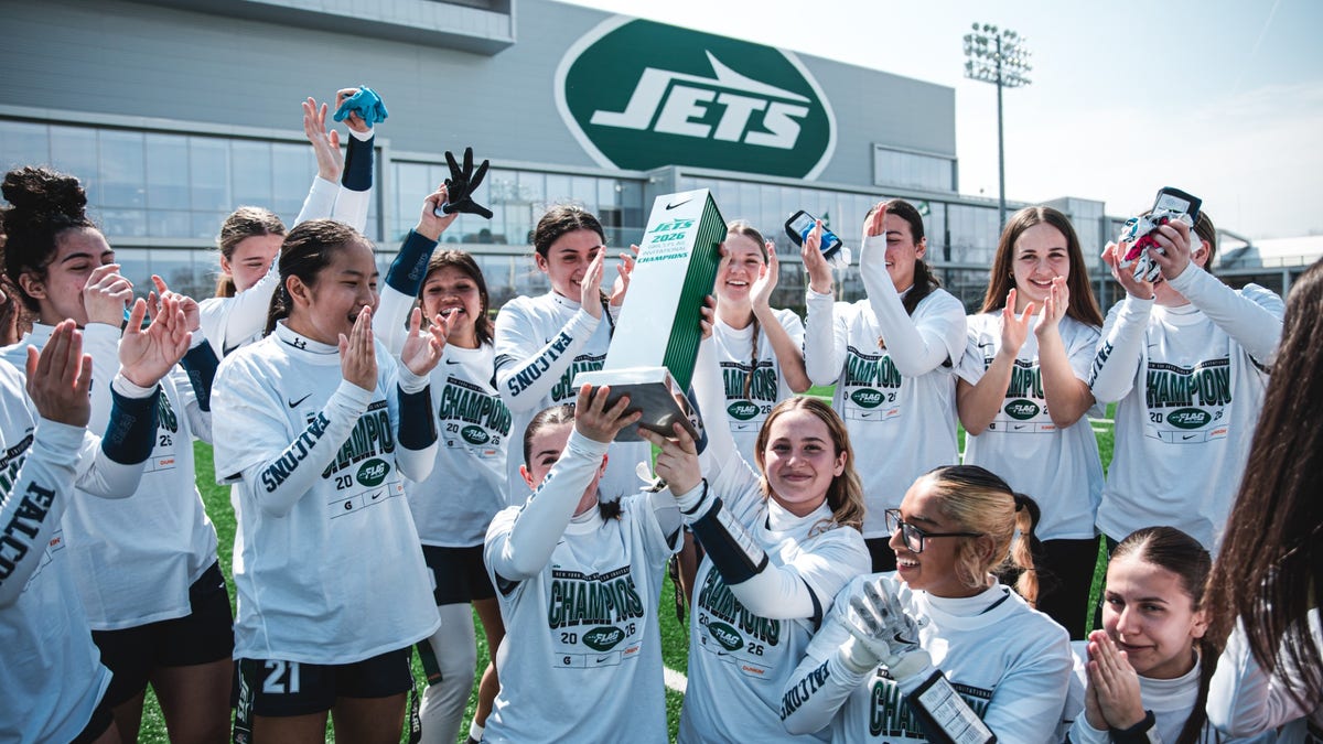Meninas do ensino médio vencem campeonato de flag football
