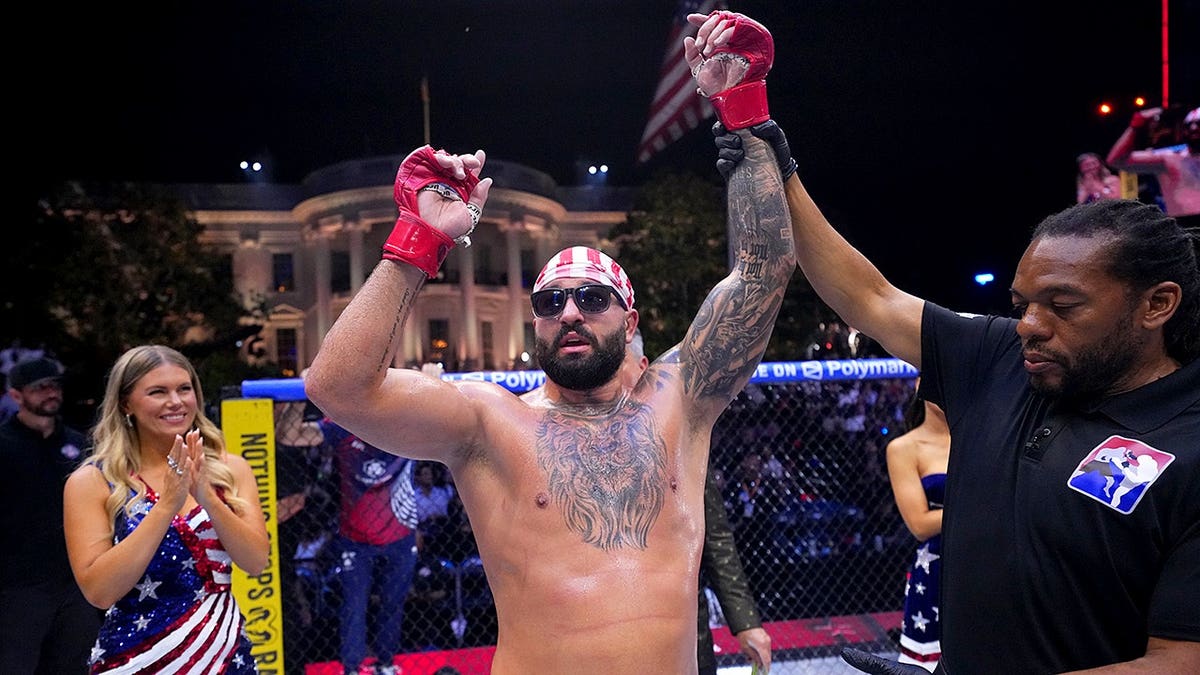 شاهد: شين جيلس يرفض تعليقات مقاتل UFC الفظة حول ميشيل أوباما بعد فوزه في البيت الأبيض
