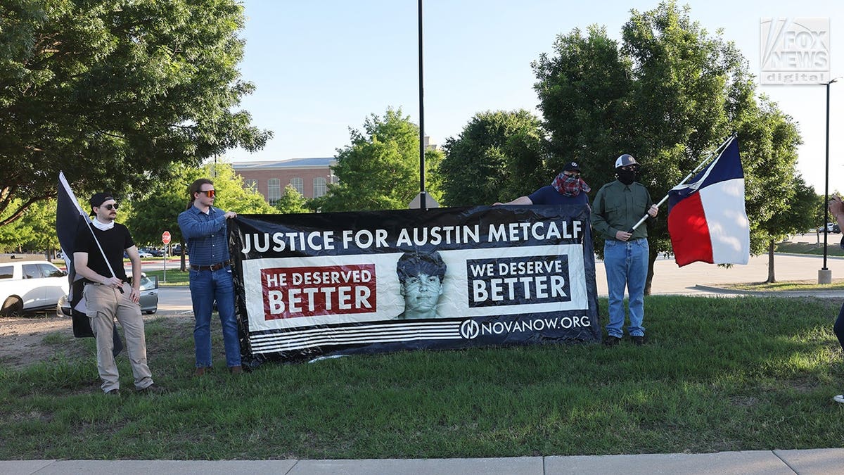 Manifestantes que apoyan a Austin frente al juzgado del condado de Collin, en McKinney ( Texas)