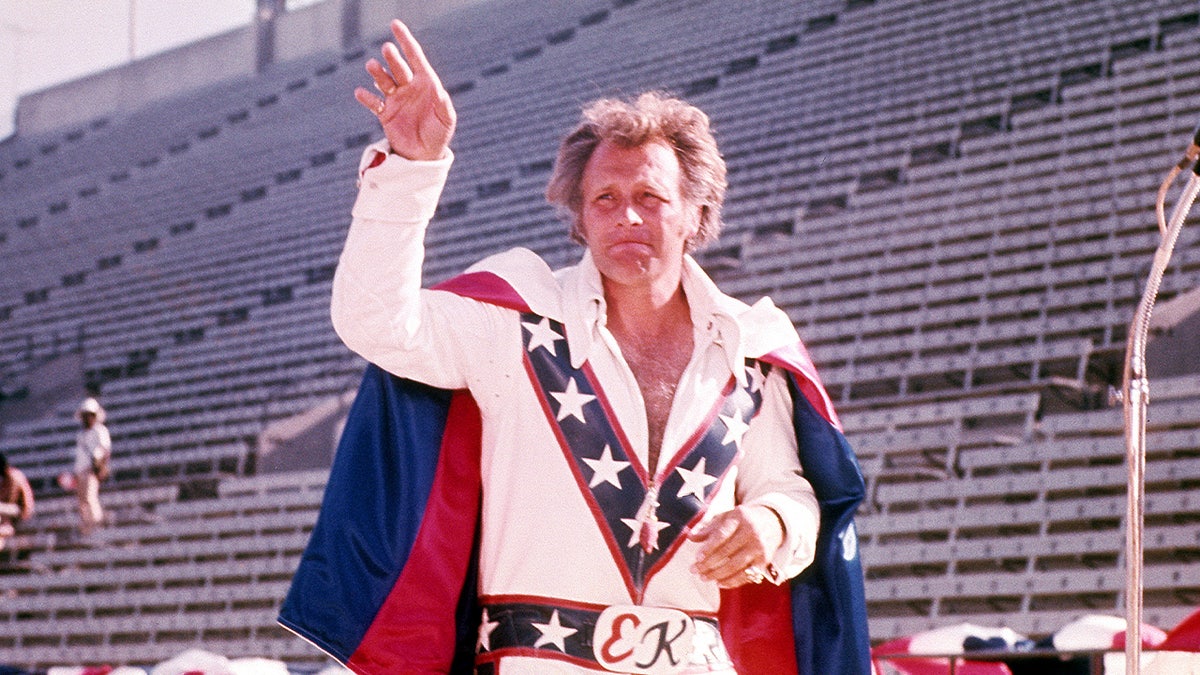 Evel Knievel salute