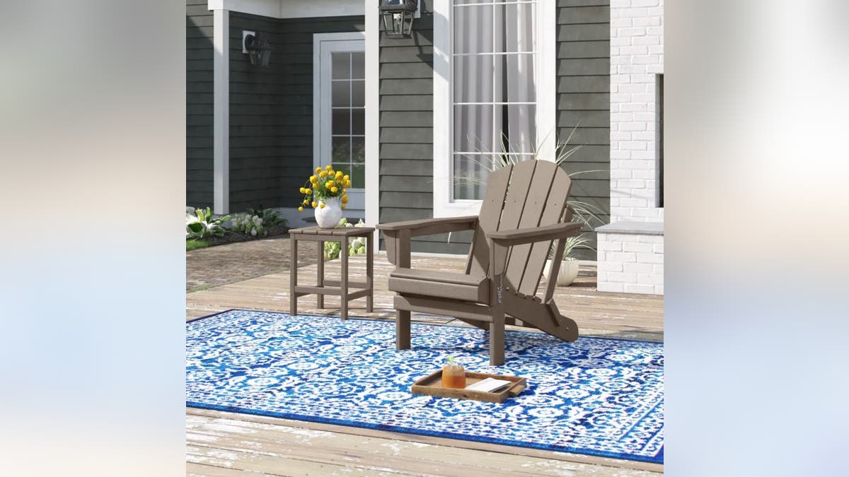 Relax and unwind in this two-piece Adirondack chair.