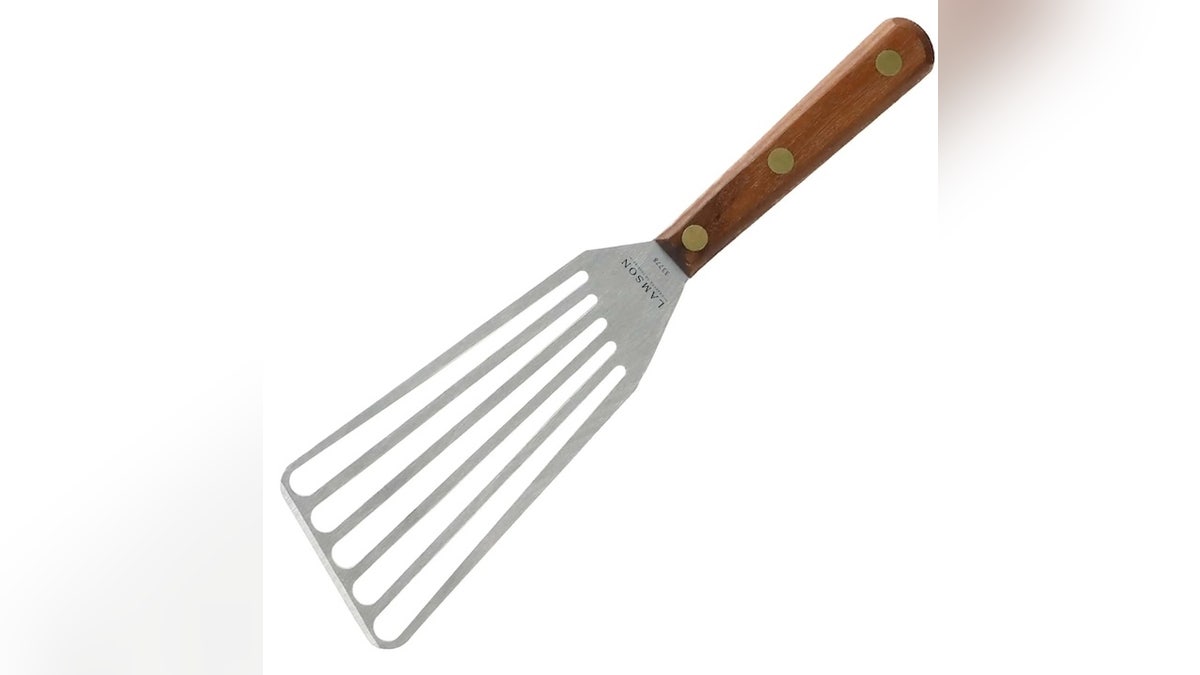 Revered for its razor-thin, flexible stainless steel blade, it's perfectly designed to shimmy under fish.