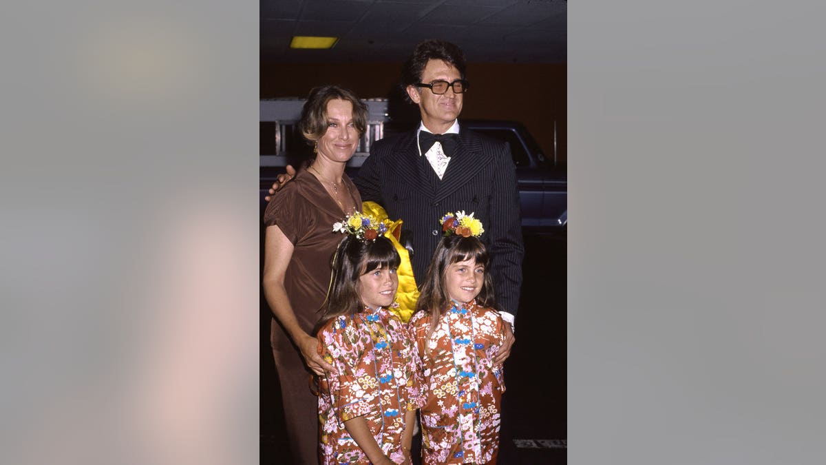 Actresses Lindsay and Sidney Greenbush standing with their parents Billy Green Bush and Carole Kay Bush at an event.