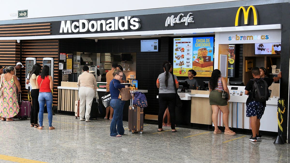 Loja do McDonald's na rodoviária de Salvador, na Bahia, Brasil