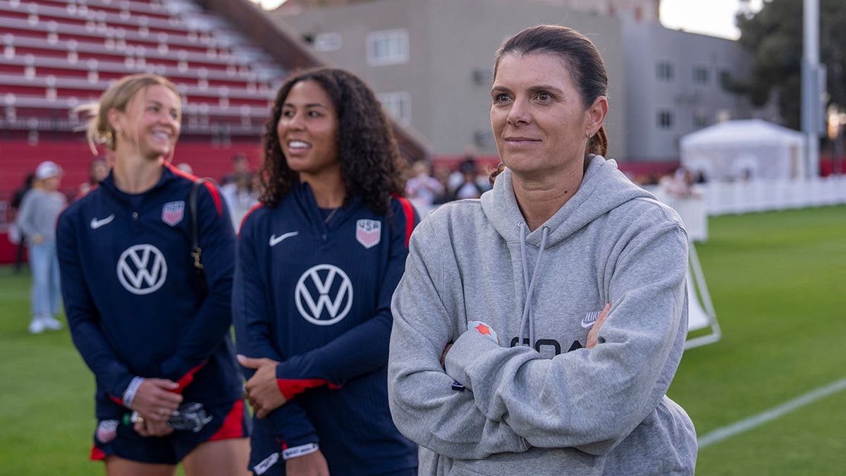 Mia Hamm talking to members of the USWNT during a soccer match at Rawlinson Stadium