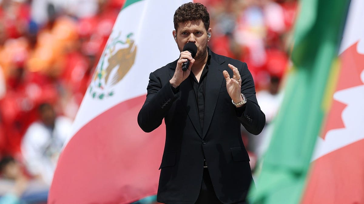 Michael Buble cantando no Desfile das Nações no Canadá x Bósnia e Herzegovina na Copa do Mundo em junho de 2026.