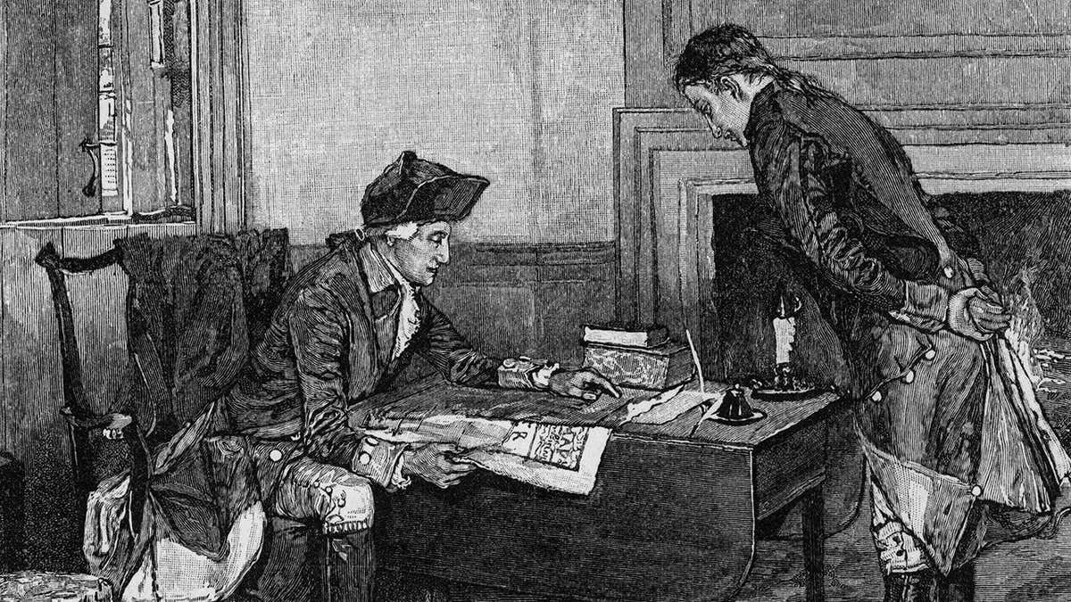 Nathan Hale, soldado de la Guerra de Independencia de Estados Unidos, recibe instrucciones del general Washington.