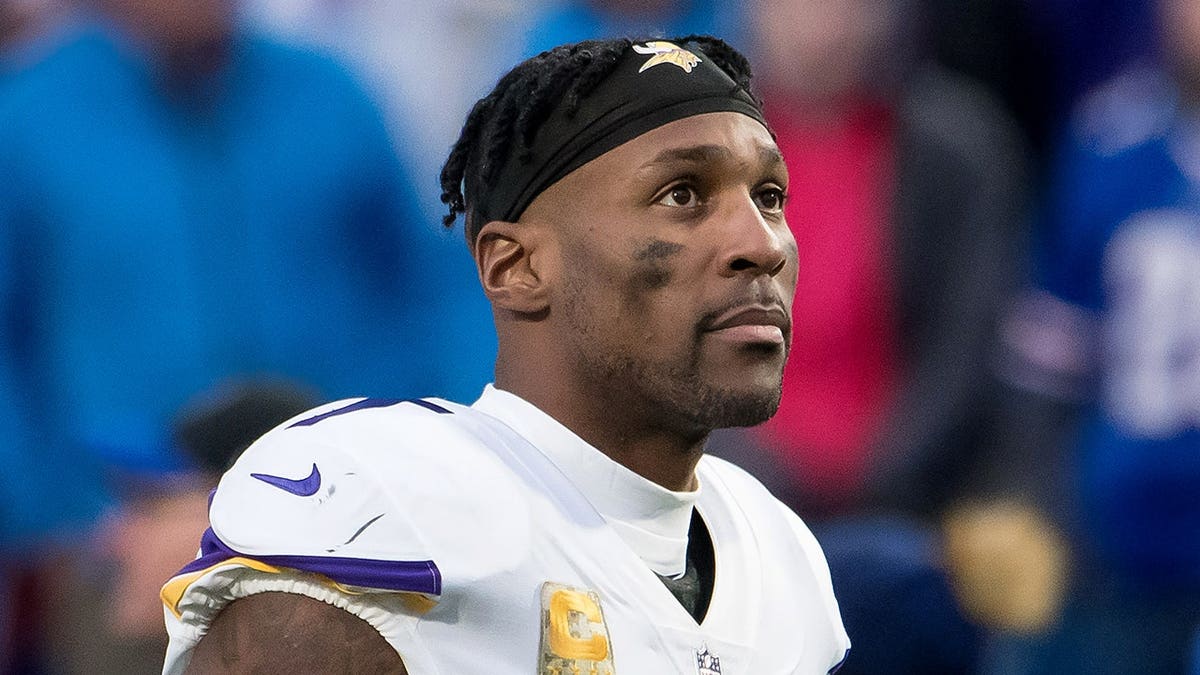 O cornerback do Minnesota Vikings, Patrick Peterson, defendendo contra o Buffalo Bills no Highmark Stadium