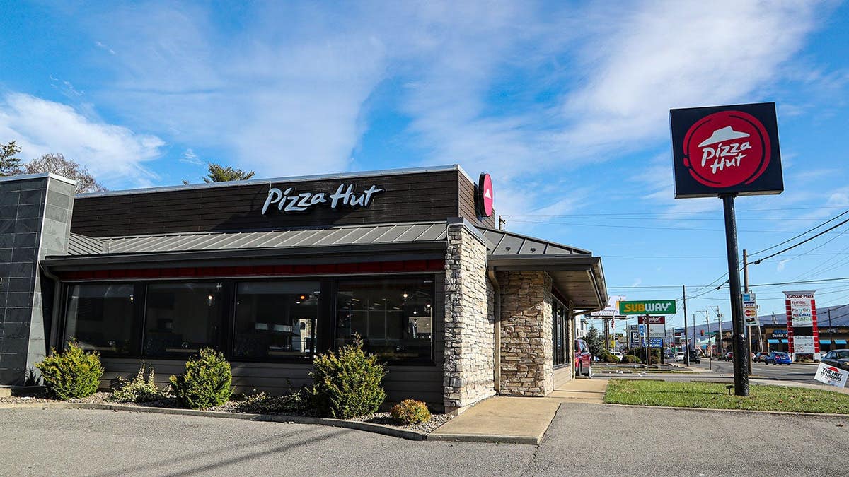 Pizza Hut restaurant building in Williamsport, Pennsylvania