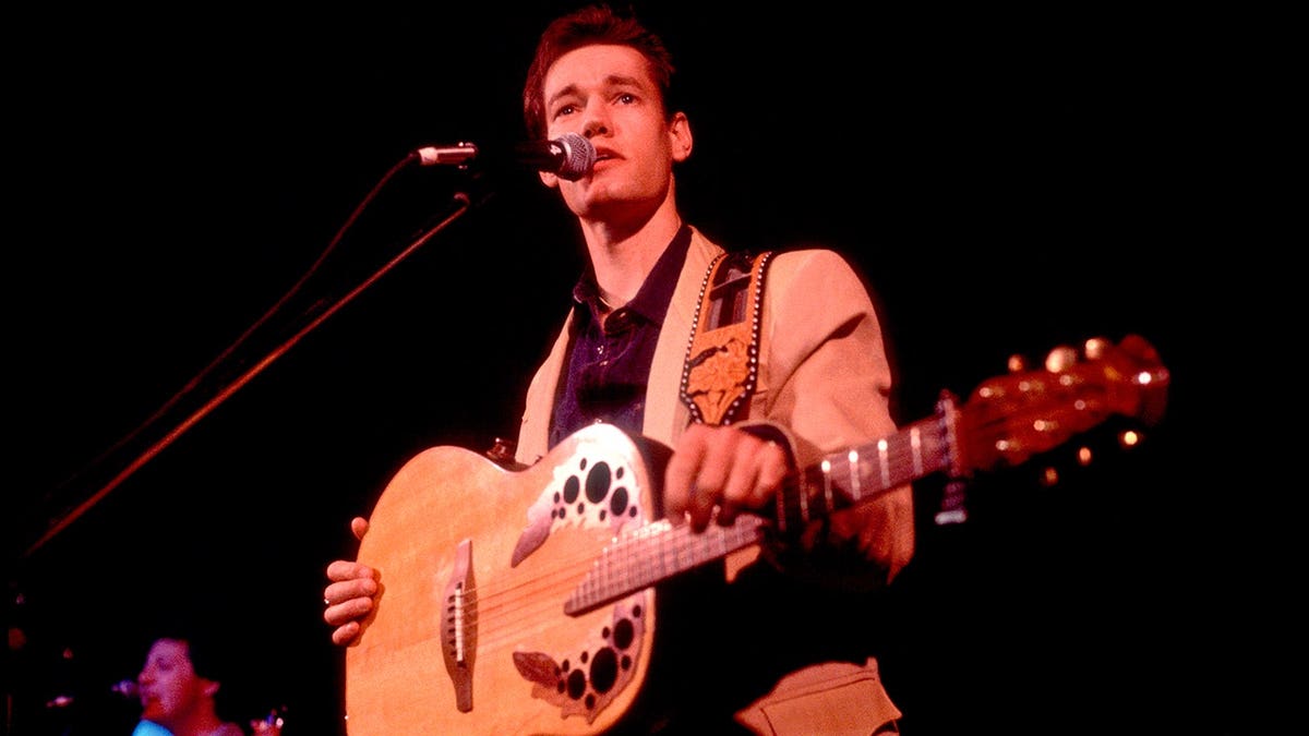 Randy Travis on stage in Dallas, Texas in December 1986.