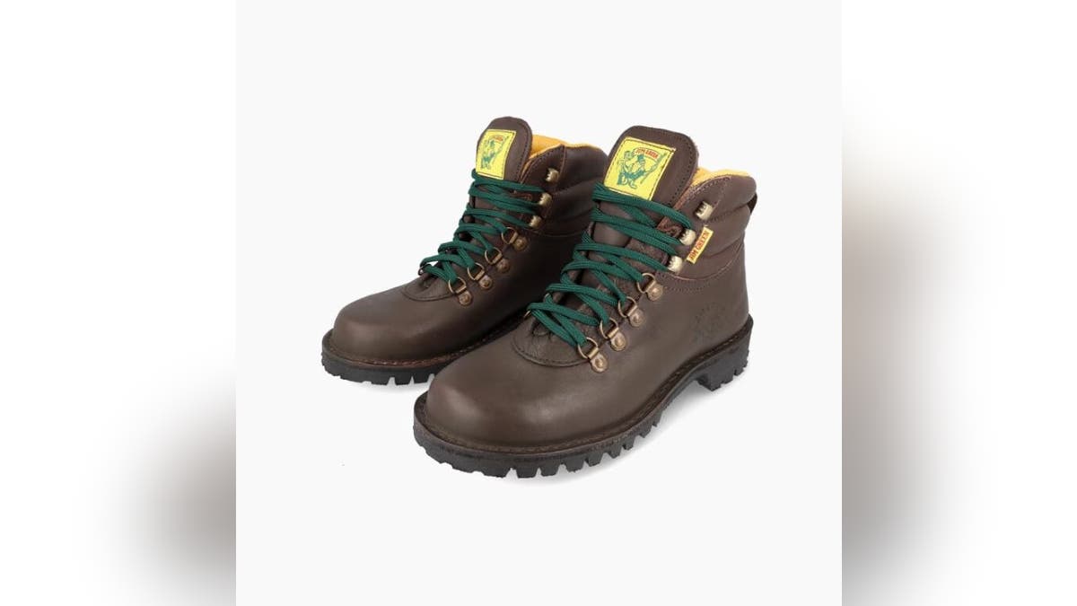 These shoes were made for desert-like weather.