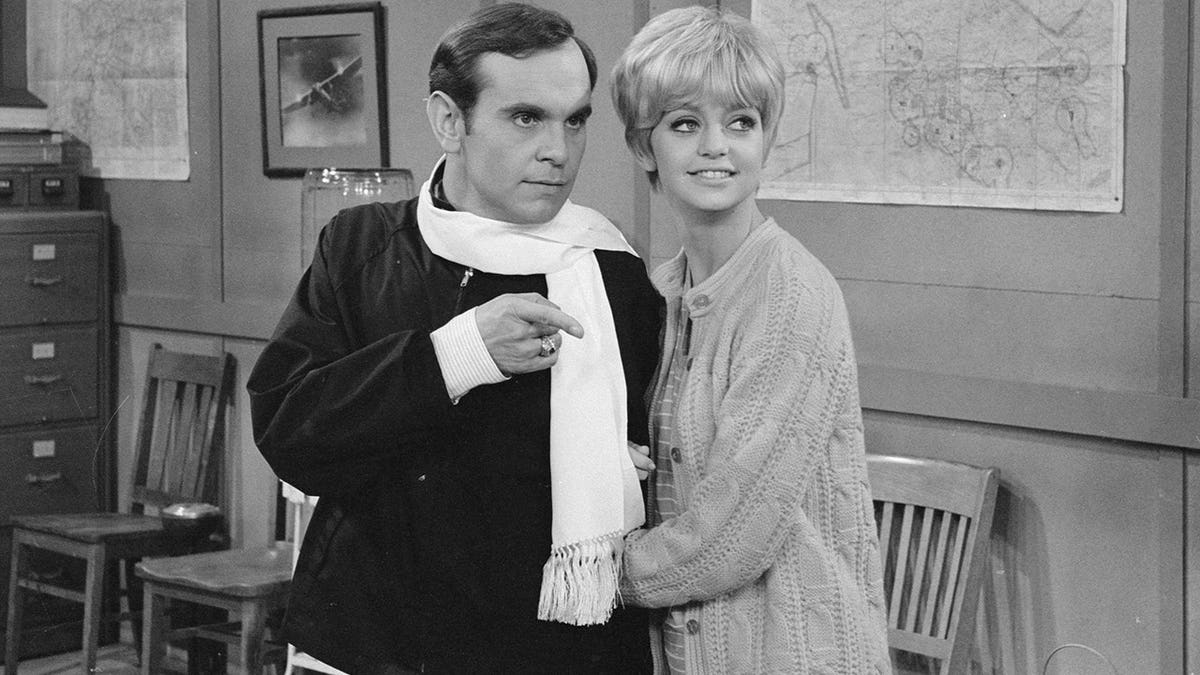 Ronnie Schell and Goldie Hawn in