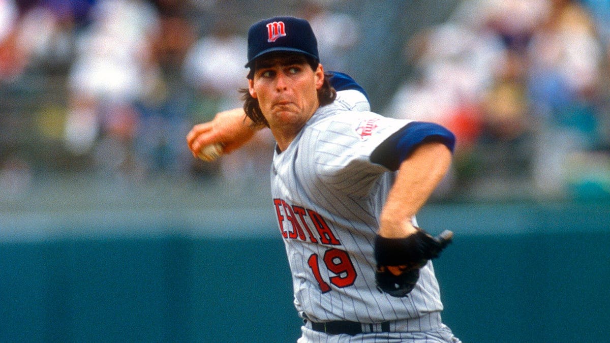Scott Erickson pitching for the Minnesota Twins during a baseball game at Oakland-Alameda County Coliseum