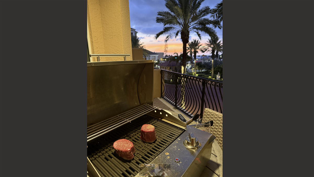 Screencaps reader Steve got in on the meat action and sent in his surf and turf.
