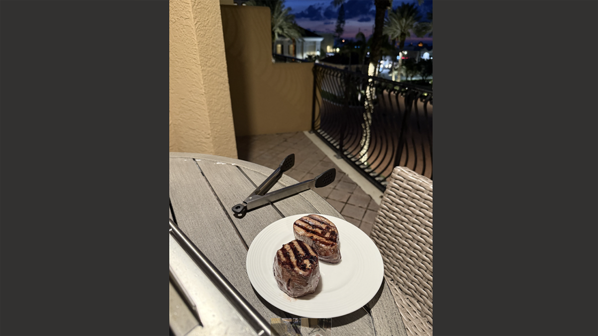 Screencaps reader Steve got in on the meat action and sent in his surf and turf.