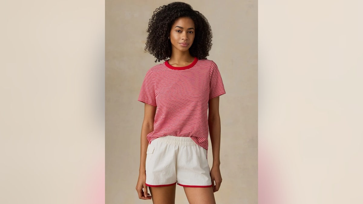 This T-shirt adds a patriotic touch to any game-day outfit.