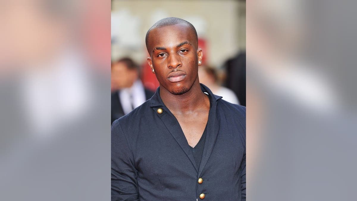 Talay Riley, a la salida del Odeon Leicester Square en Londres, asistiendo al estreno de una película.