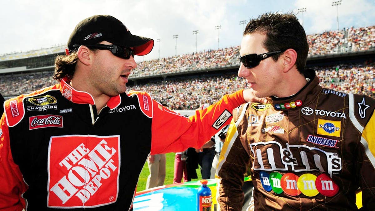 Tony Stewart speaking with Kyle Busch at Daytona International Speedway.