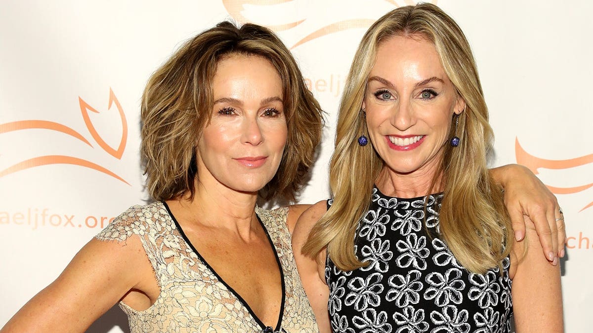 Jennifer Grey and Tracy Pollan at the Michael J. Fox Foundation event in November 2018.