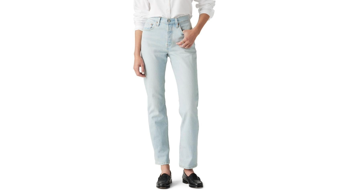 These jeans come in a variety of washes.