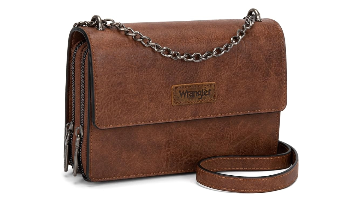 The flap closure keeps everything secure.