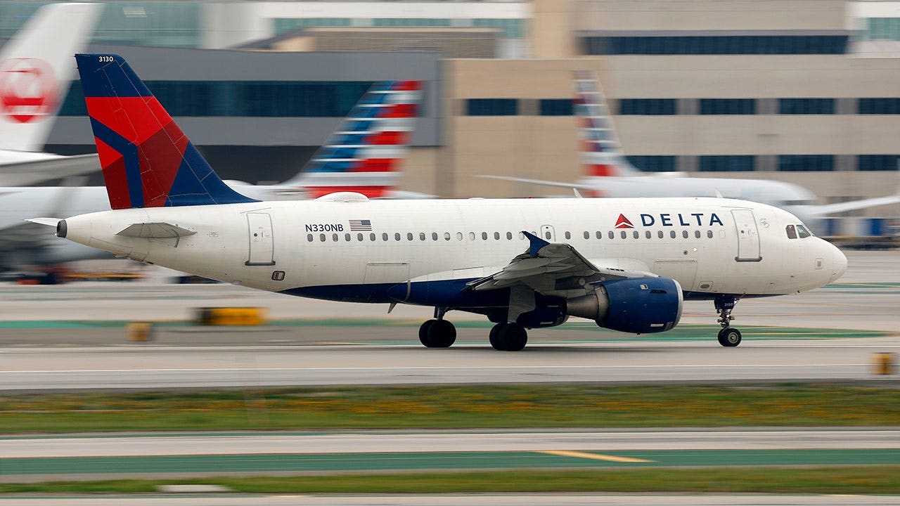 foxnews.com - Alex Nitzberg - FAA investigates after incoming plane executes go-around due to aircraft leaving from intersecting runway
