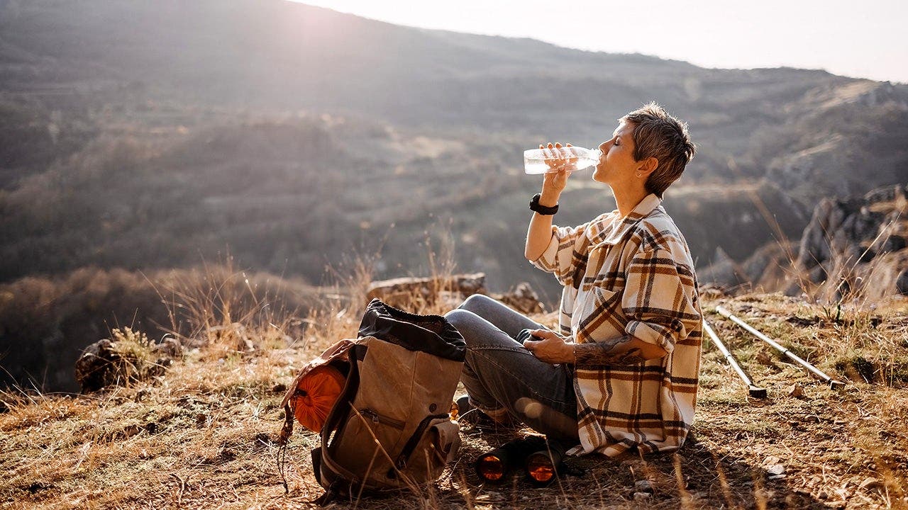 foxnews.com - Teresa Mull - New high-tech jacket pulls drinking water from thin air, researchers say