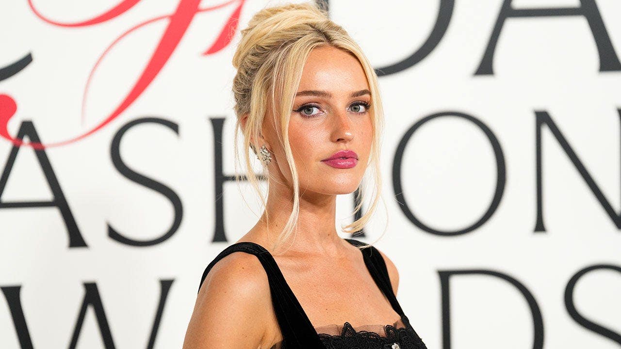'World's Best Ex-Girlfriend' Morgan Riddle done dating athletes, Nikki  Spoelstra's selfies for haters & malls