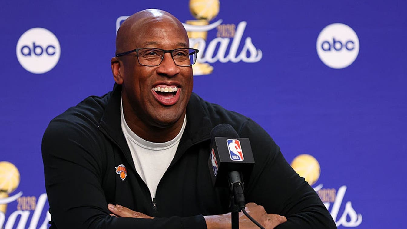 Mike Brown sports 10 Weeks shirt for Knicks championship parade after James Dolans abstinence joke