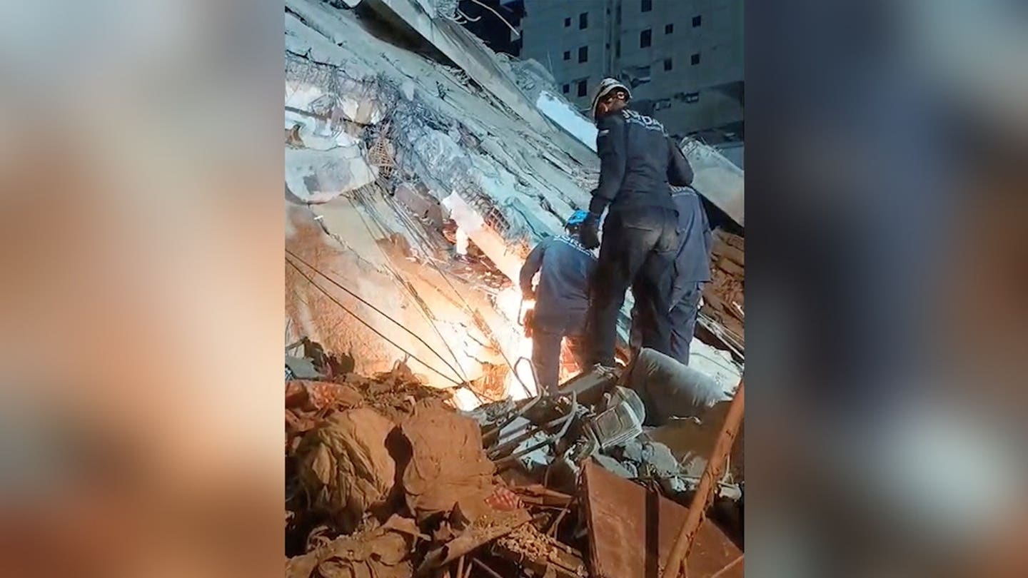 Αγόρι, 2 ετών, ανασύρθηκε ζωντανό από τα ερείπια έξι ημέρες μετά τους καταστροφικούς δίδυμους σεισμούς στη Βενεζουέλα