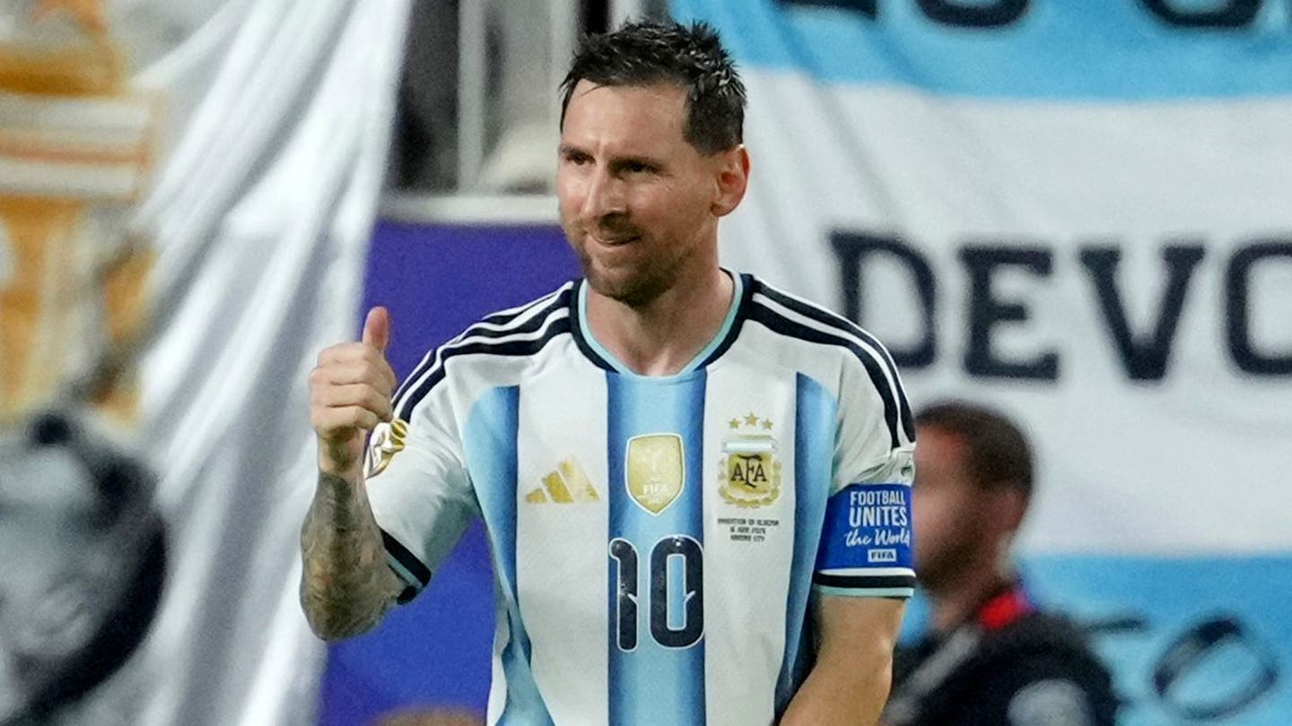 نجوم كأس العالم معروضون بالكامل مع تألق ليونيل ميسي وكيليان مبابي وإيرلينج هالاند في قائمة يوم الاثنين