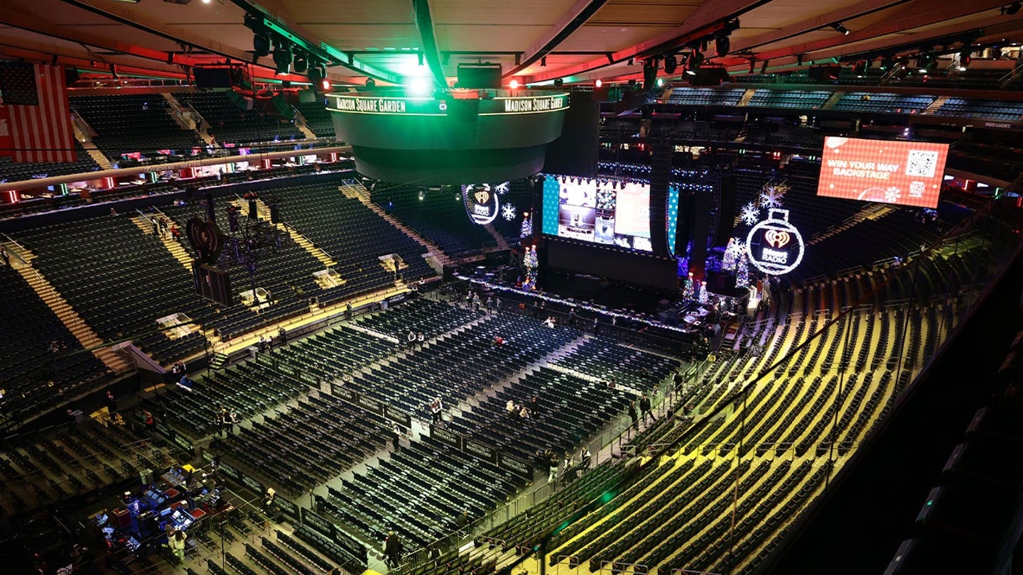 Asistente al concierto muere después de una aparente caída desde el nivel superior en el Madison Square Garden.