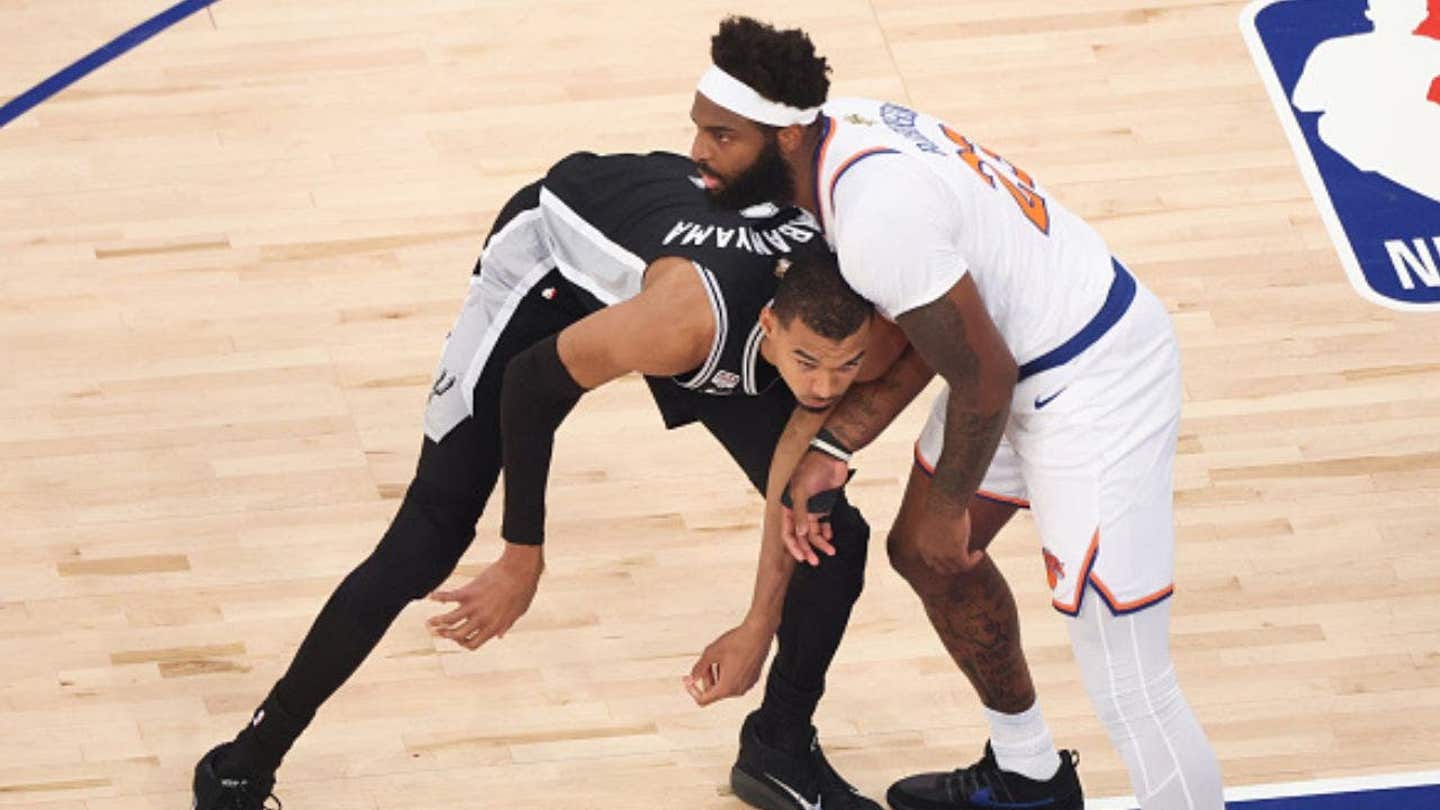 Victor Wembanyama told Mitchell Robinson Im in your head after taking hard forearm to face