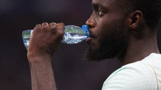 La FIFA introduce por primera vez pausas obligatorias para hidratarse en cada mitad del partido en el Mundial de 2026