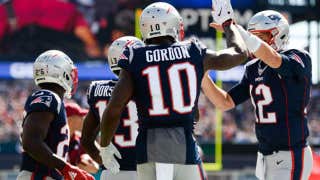 El exreceptor de los Patriots, Josh , dice que Tom les obligó a él y a otros compañeros a vivir con él durante la pretemporada
