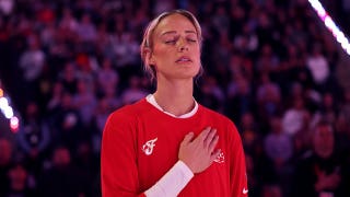 Sophie alza la voz para proteger a las chicas mientras la iniciativa WNBA apoya a un grupo «de género inclusivo»