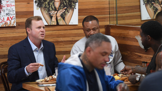 Spencer Pratt se pasa por un restaurante emblemático de Los Ángeles el día de las elecciones y promete que las calles de la ciudad «volverán a ser seguras»