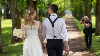 Llévate el spray antiosos a la boda; nunca se sabe cuándo tendrás que usarlo con algún familiar