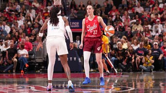 Caitlin Clark turns heads in all-white tunnel fit while debuting Nike signature shoe - Fox News