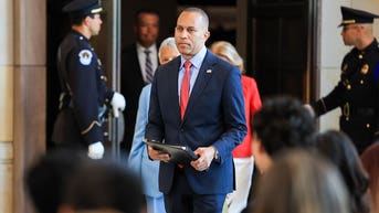 Jeffries, en el punto de mira tras un canto inquietante en la fiesta electoral de Nueva York - Fox News
