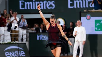 Broadcaster asks Aryna Sabalenka to perform for crowd, and Andy Roddick isn't having it - Fox News