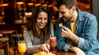 Drinking alcohol may influence food cravings in a surprising way, study suggests - Fox News
